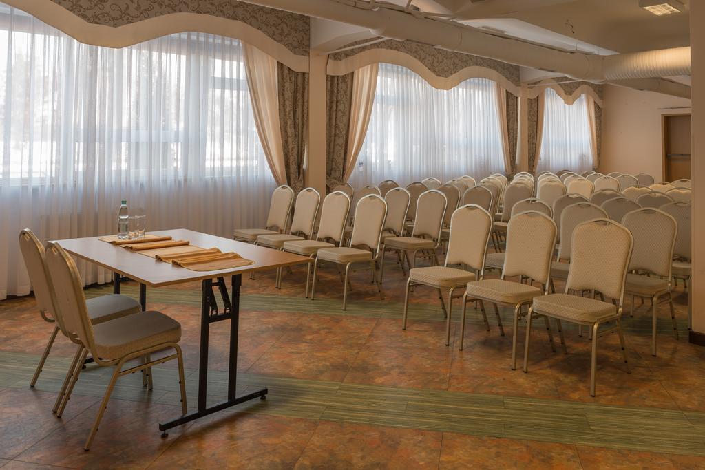 Majewski Hotel & Spa Малборк Екстериор снимка