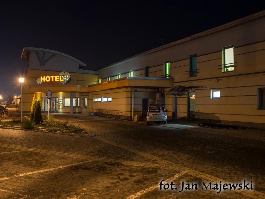 Majewski Hotel & Spa Малборк Екстериор снимка